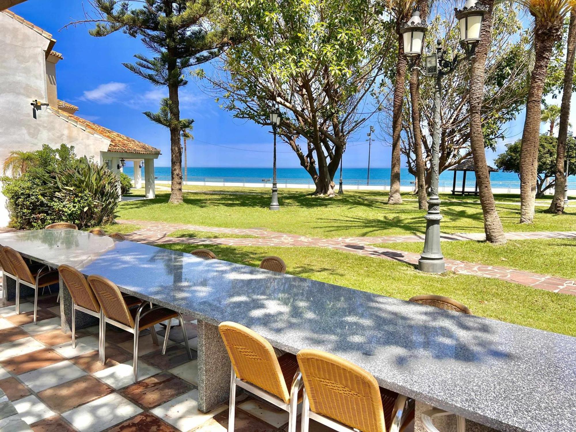 Castle Beach House. Luxury Beachfront Villa - Malaga — Photos 1
